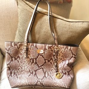 Michael kors tote